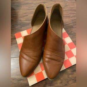 universal thread asymmetrical pointed toe flats